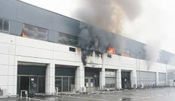 Fire Restoration Leon Valley: 5 Powerful Reasons Certified Specialists Are Ready To Respond 24/7 4 Fire restoration Leon Valley commercial property emergency board-up and assessment by certified professional restoration team